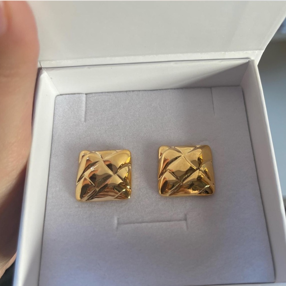 New in box heaven mayhem gold woven square earrings